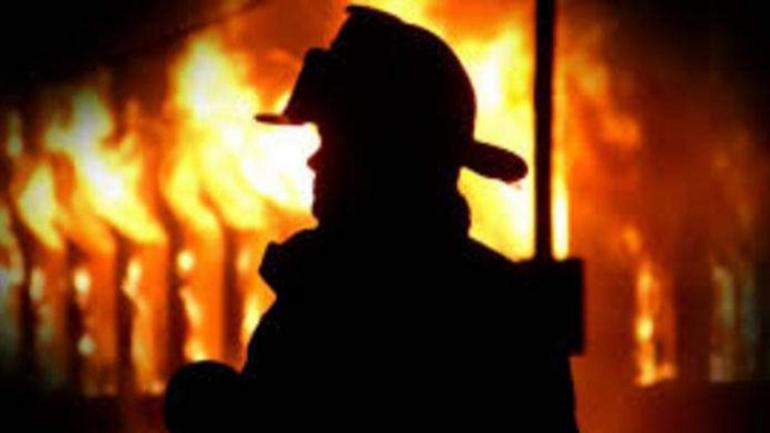 На Вінниччині сестрички підпалили диван, на якому гралися: діти в реанімації