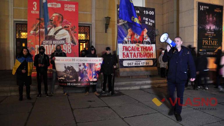 Музика чи політика: думки вінничан щодо виступу відомого гурту (ФОТО)