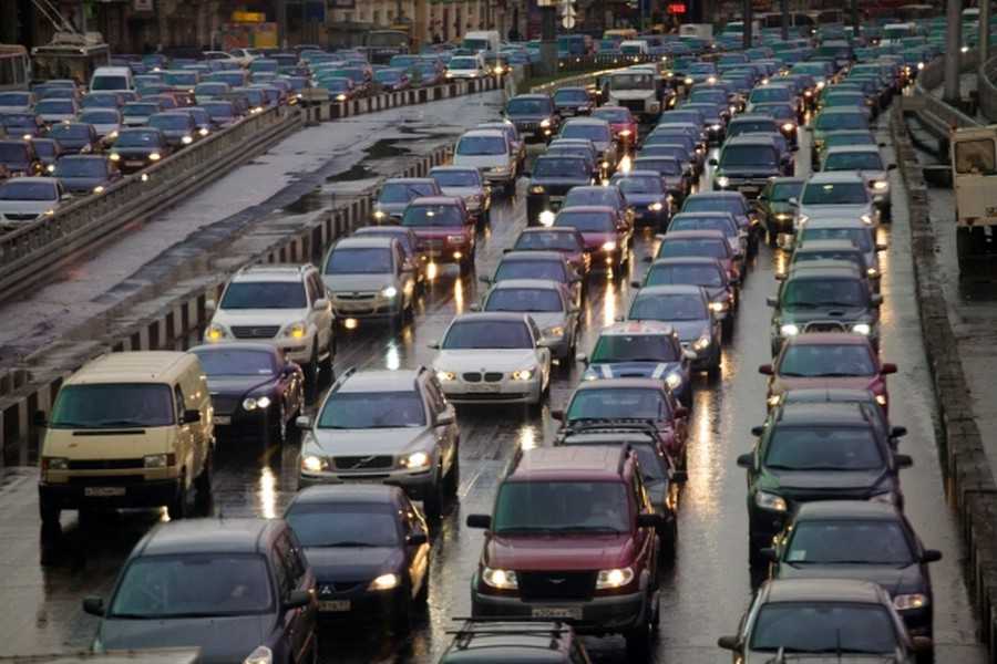 увімкнені фари вдень