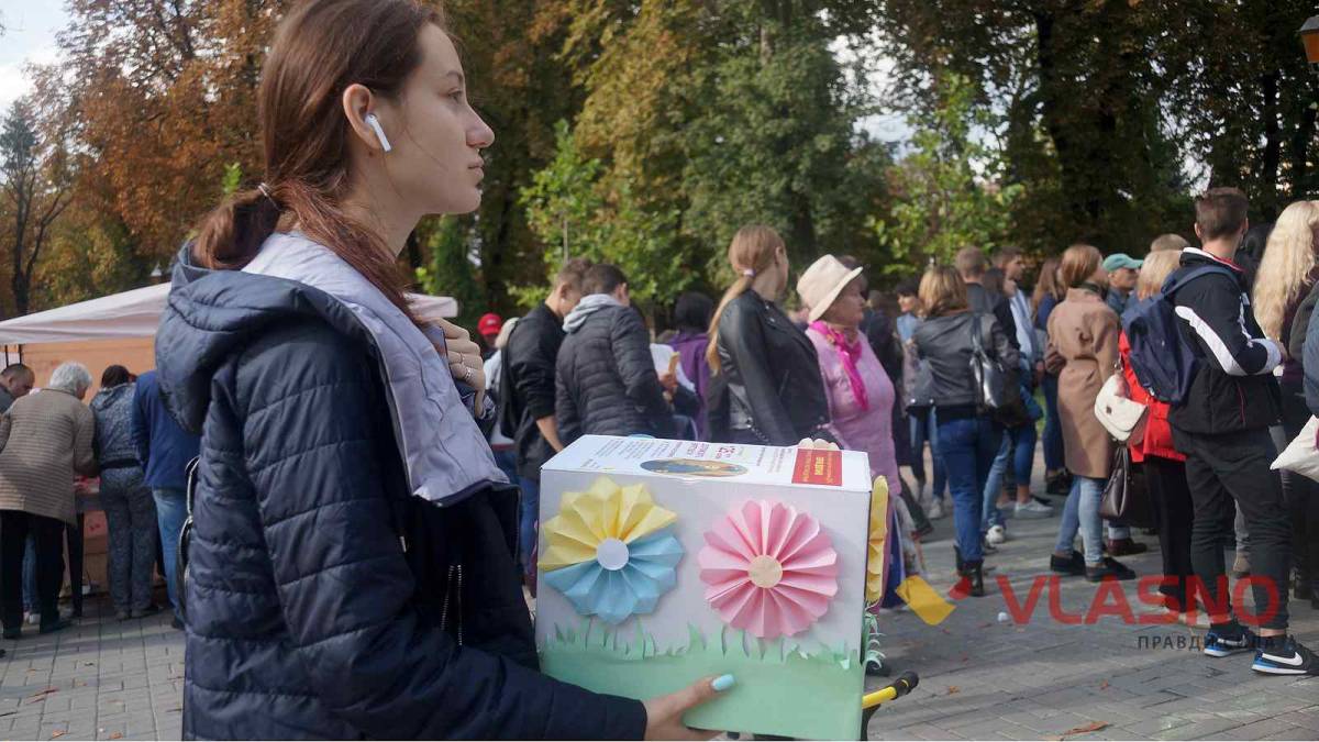 В центрі Вінниці у День серця збирали кошти на пересадку печінки (ФОТО)