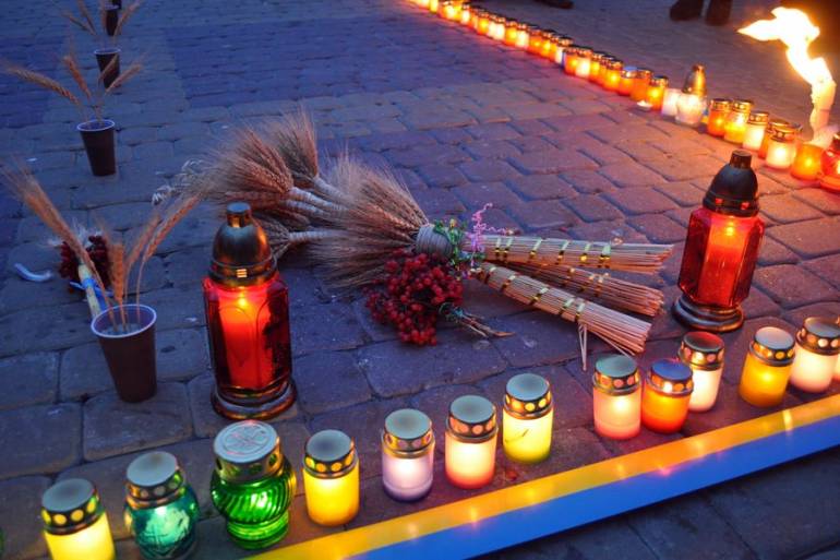 Голодомор-вшанування-фото