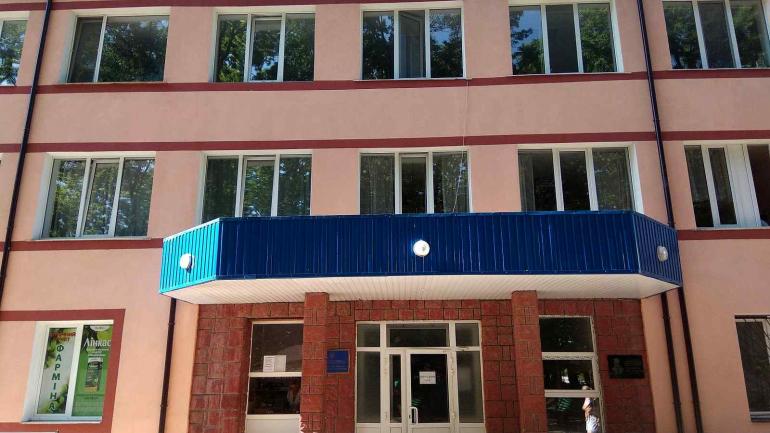 У Вінницьку районну лікарню звозять обладнання та спеціалістів з усієї області для боротьби з коронавірусом