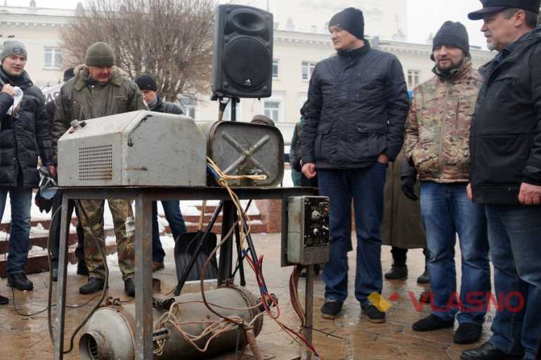 Учасники блокади Донбасу грітимуться генератором від вінницьких майданівців 