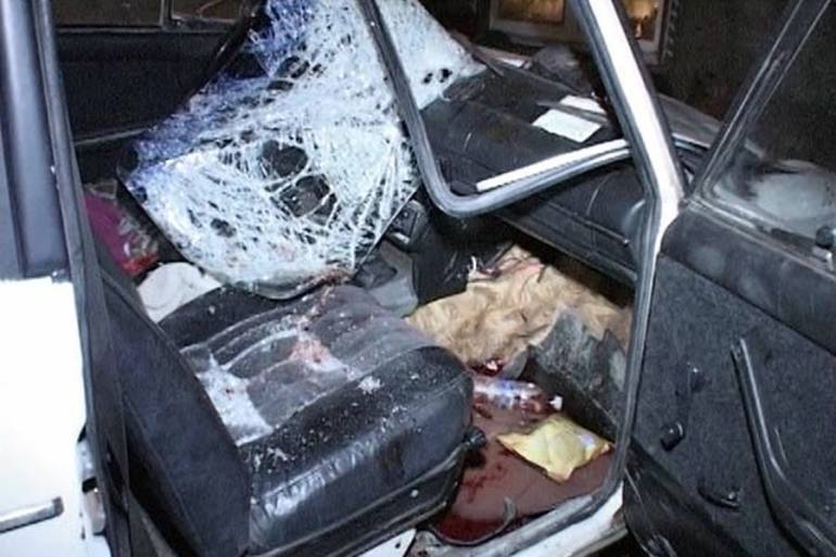  Навіжений п'яниця віз вмираючого чоловіка на капоті три кілометри 