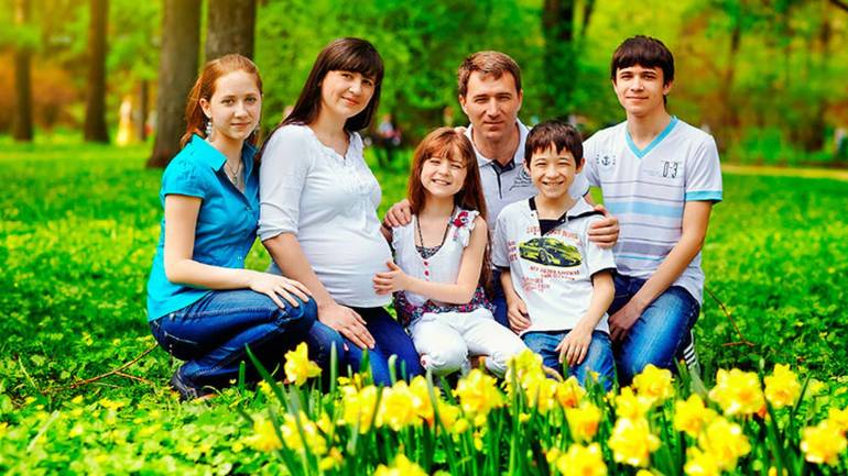 Сім&rsquo;ям, у яких троє та більше дітей збільшать щомісячну допомогу