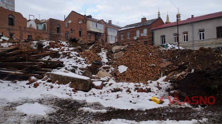 Активісти намагались врятувати цеглу вінницького підземелля  (ФОТО) (ВІДЕО)