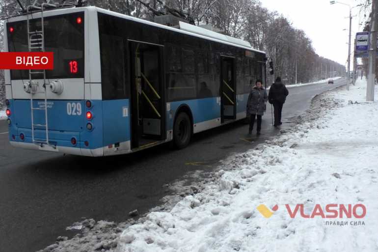 транспортна зупинка фото