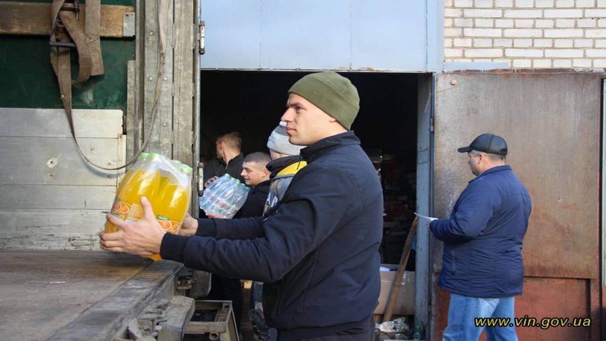 Вінничани відправили бійцям на Донбас 22 тонни подарунків