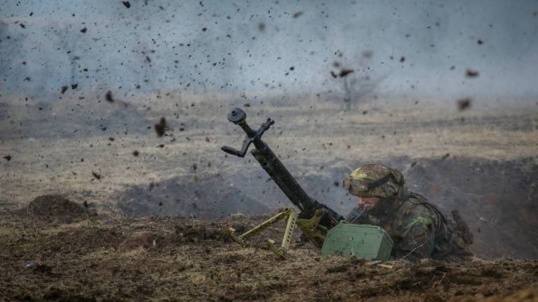 На Донбасі поранено українського бійця