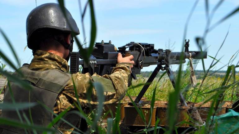 Доба на Донбасі: бойовики здійснили 38 обстрілів, двоє поранених бійців