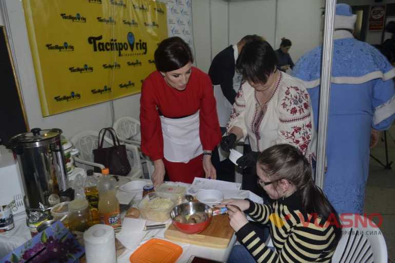 Студенти та депутати  збирали кошти на лікування 19-річної Анжеліки