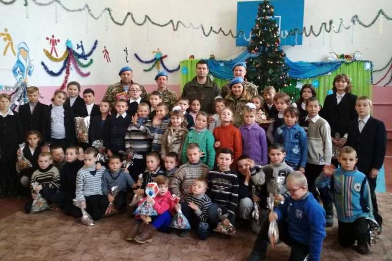 Вінницькі військовослужбовці привітали дітей-сиріт