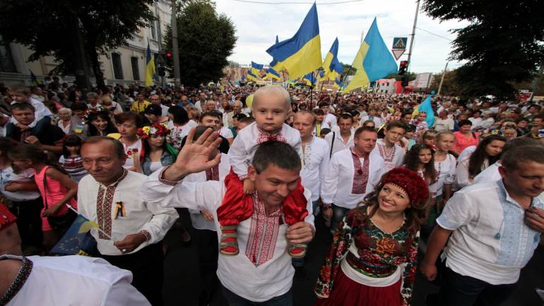 Вінничанки продефілюють у старовинному національному вбранні