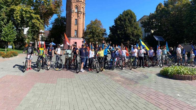 &laquo;Велосипед &mdash; гоноровий транспорт для містян&raquo;: вінничани влаштували велопробіг на честь 657 річниці Вінниці
