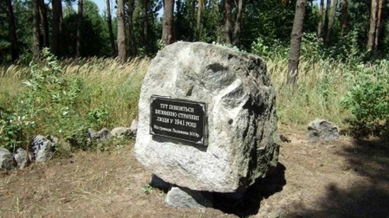 На Вінниччині встановили меморіал загиблим під час розстрілів нацистами