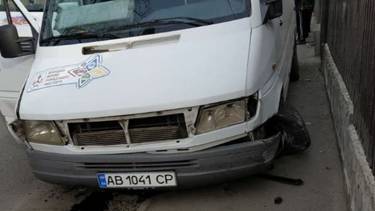 У Вінниці маршрутка потрапила в ДТП: водій та двоє пасажирів у лікарні (ФОТО)