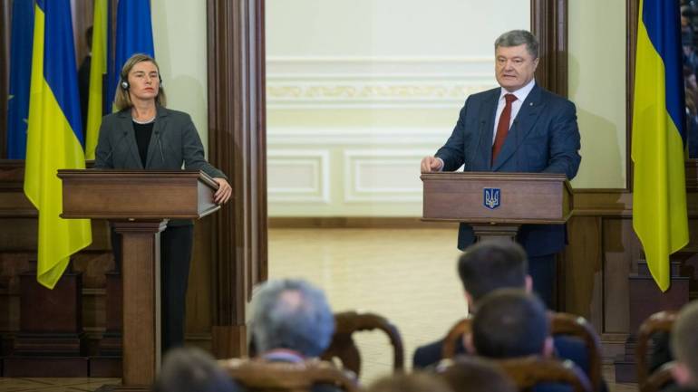 Порошенко заявив, що немає прогресу у переговорах щодо звільнення заручників