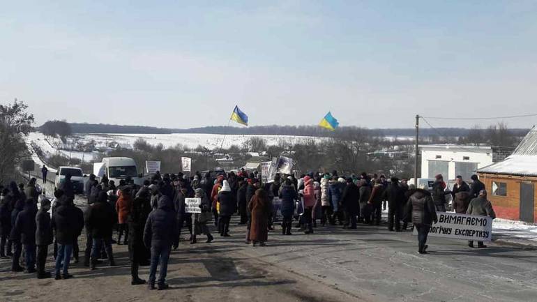 На Вінниччині 250 селян перекрили міжнародну трасу