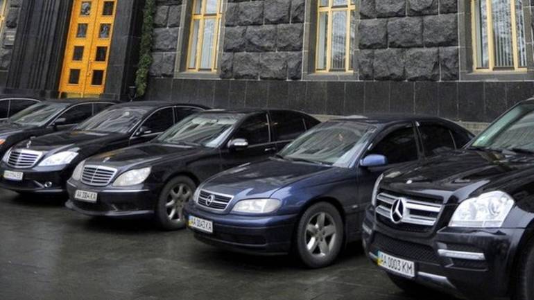 Кабінет міністрів України порушив свою постанову та накупив нових авто