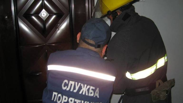 Рятувальники на Вінниччині двічі за добу екстрено відчиняли двері осель для пенсіонерок