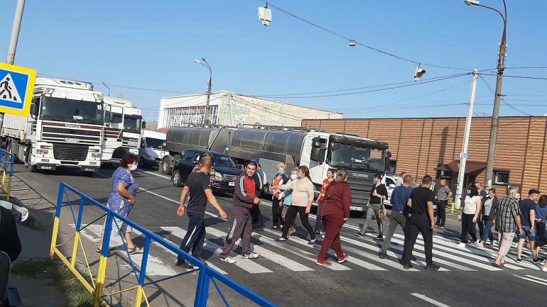 У Махнівці люди погрожують не пустити Зеленського до Вінниці