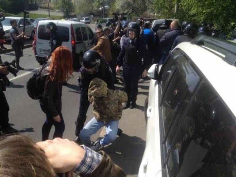 На мітингу у Києві невілдомі побилися з міліцією