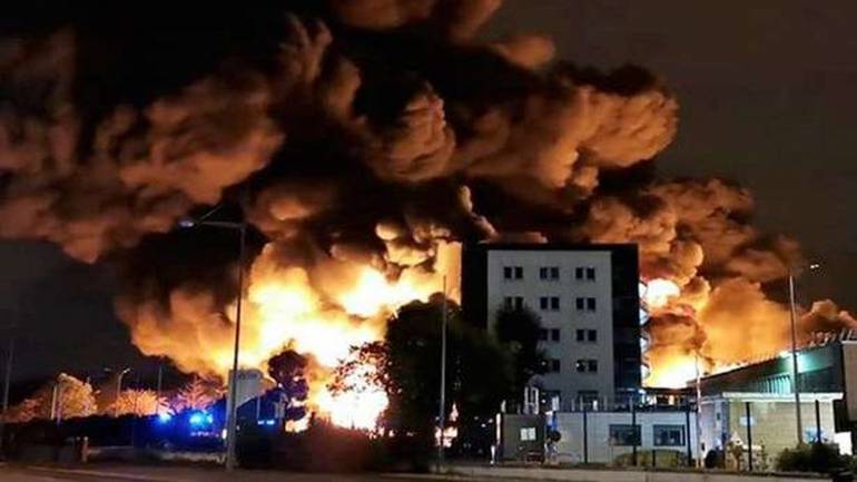 У пожежі в Індії загинуло близько півсотні людей