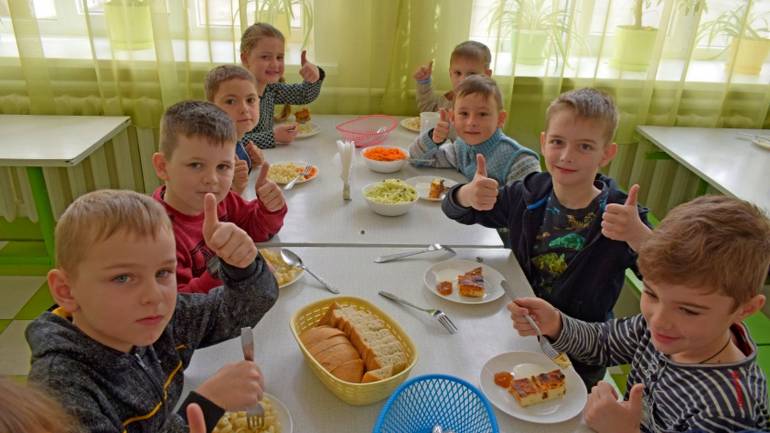 У шкільних їдальнях на Вінниччині харчуються по-новому (ФОТО)