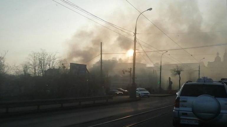 У Вінниці загорівся закинутий будинок, в якому часто ночували безпритульні (ФОТО)