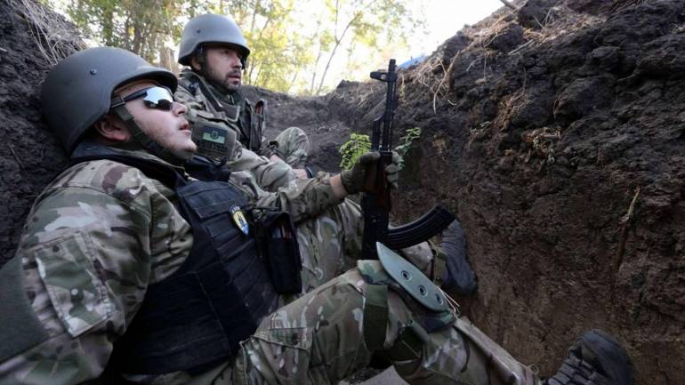 У зоні бойових дій на Донбасі троє військових дістали поранення