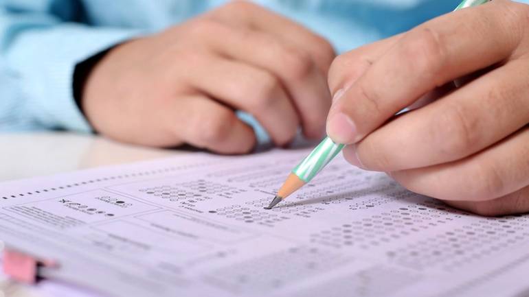На ЗНО-2019 зареєструвалась більша половина випускників