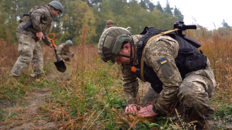 На всій протяжності державного кордону з білорусю та росією збільшуються кількість мінно-вибухових загороджень (ВІДЕО)