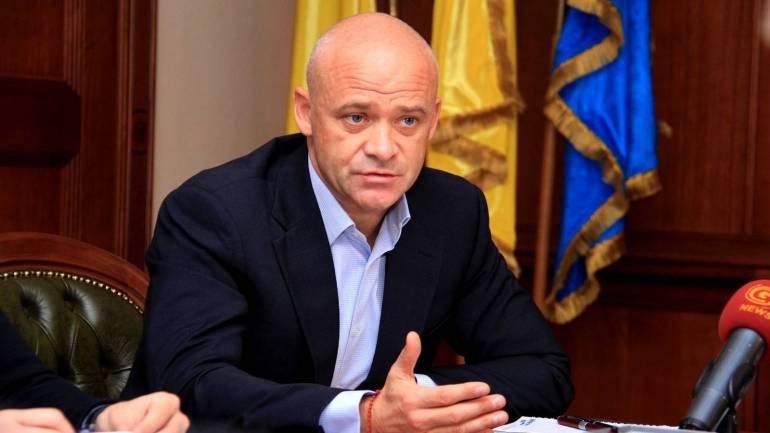 Під будівлею суду, де слухають справу Труханова, сталися сутички та чути постріли