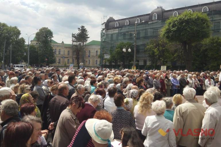 &laquo;Від цих тарифів хочеться плакати та кричати!&raquo;, - вінничани збирають підписи до уряду 