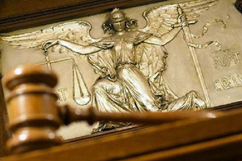 Суддя адмінсуду задовольняє позови екс-регіонала