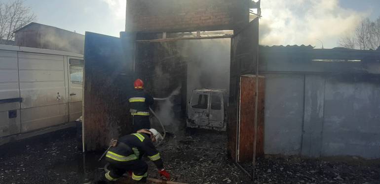 Під час &laquo;гаражної&raquo; пожежі у Вінниці отримав опіки 26-річний чоловік