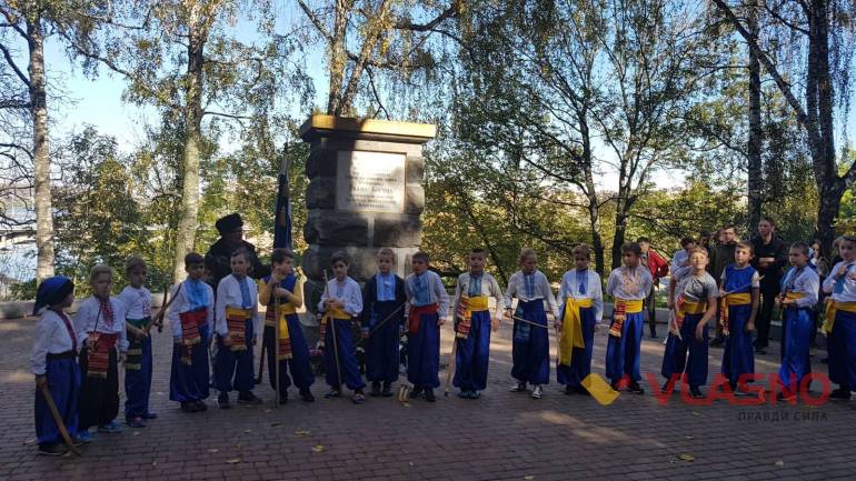 Біля пам&rsquo;ятного знаку Івану Богуну у Вінниці святкують День козацтва (ОНЛАЙН-ТРАНСЛЯЦІЯ)(ОНОВЛЮЄТЬСЯ)