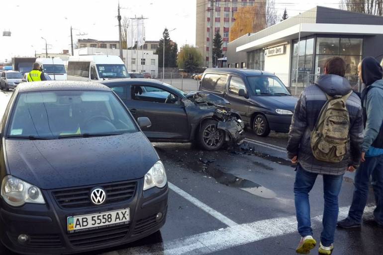 ДТП на вулиці Лебединського у Вінниці фото