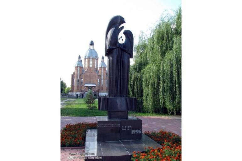 памятник чорнобильцям у Вінниці фото