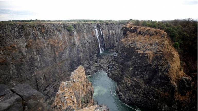 Через аномальну посуху &laquo;зник&raquo; найбільший водоспад у світі (ФОТО)