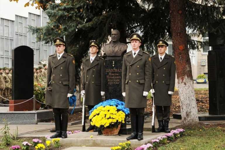 Розвідника-вінничанина увіковічнили в граніті на території київського військового вишу