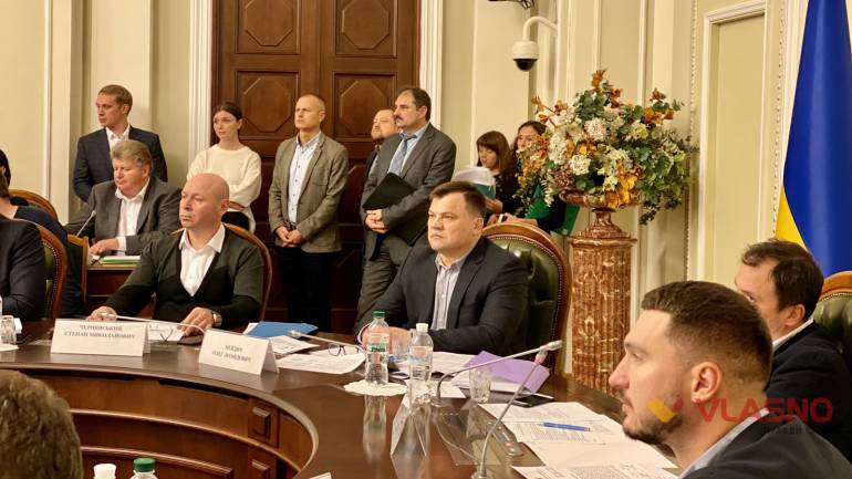 Олег Мейдич: &laquo;Не дивлячись на масові протести, законопроект про продаж таки землі протягують&raquo;