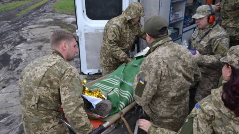 Ситуація у зоні бойових дій загострилася: один військовий загинув і четверо дістали поранення