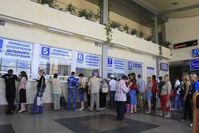 Укрзалізниця призупиняє операцію повернення квитків через інтернет аби громадяни панічно не скуповували білети на свята