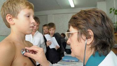 Всіх першокласників забов'язали пройти медогляд перед початком навчального року