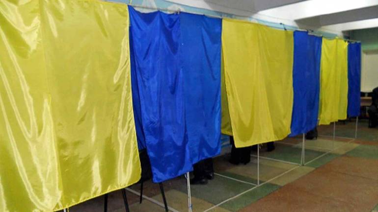На Чернігівщині намагались підпалити кабінку для голосування