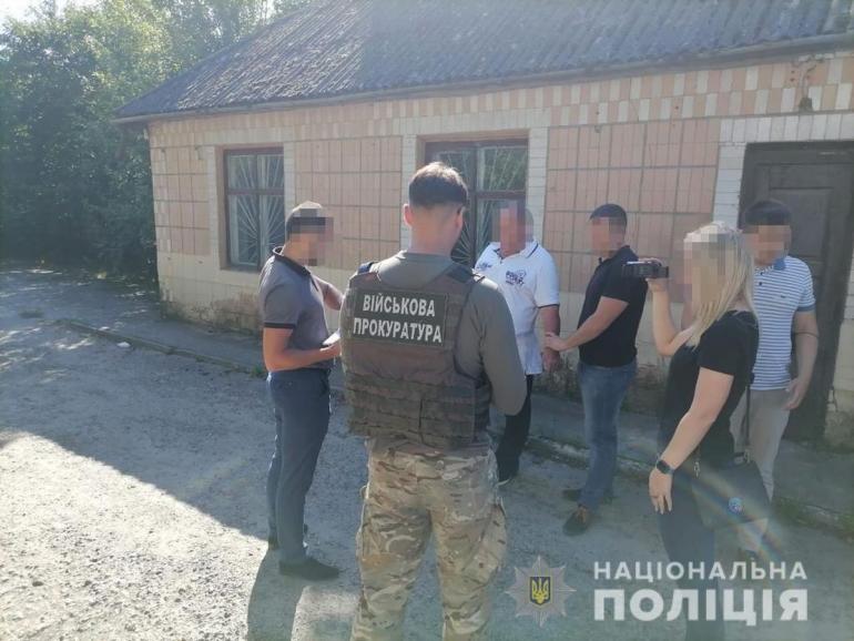 Керівника могилів-подільської автошколи затримали на хабарі