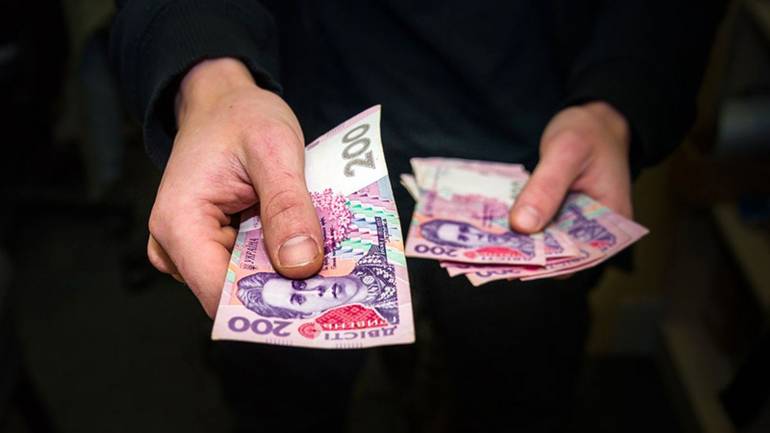 У Харкові невідома пропонувала пенсіонеру 500 гривень за голос на виборах