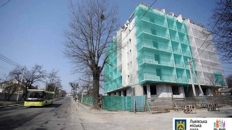 В Україні вперше в історії знесли незаконну багатоповерхівку