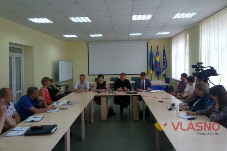 круглий стіл щодо землі у Вінниці фото